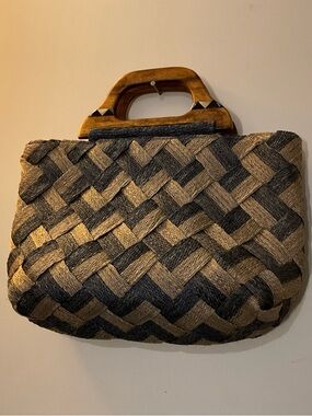NEW! ADRIENNE VITADINI SUMMER TOTE Woven Straw with Wooden/Pearl Handle